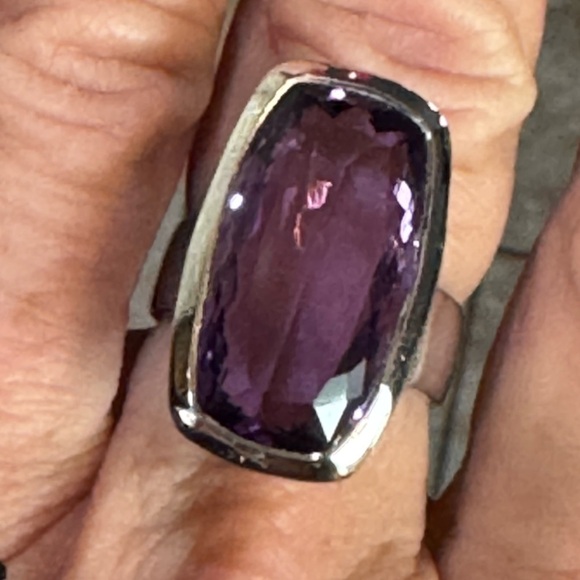 Elegant large Amethyst Purple and sterling Silver Ring - Picture 1 of 9